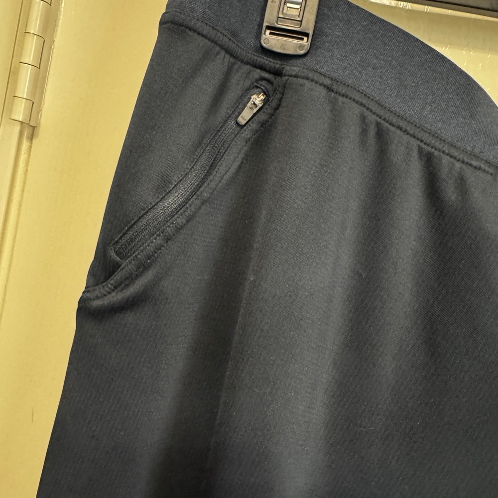 Hylete Men's Navy Athletic Shorts *Minor Flaw - Picture 4 of 10